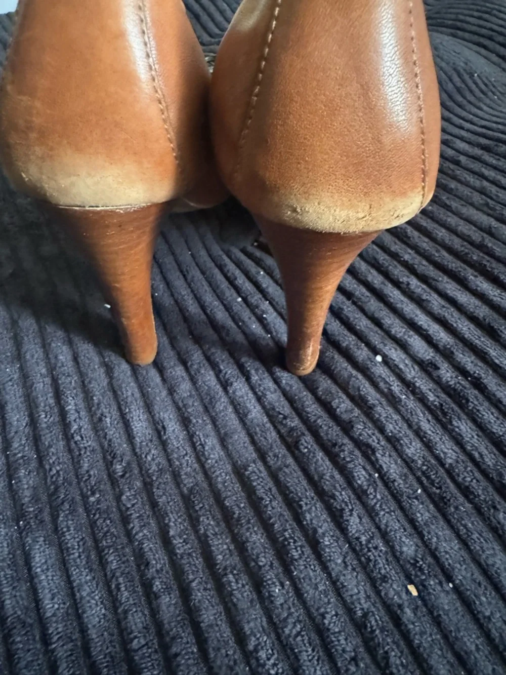 Tory Burch Brown Leather Ballet heels with Black Patent Cap Toe and Gold Logo 8 - Picture 5 of 6